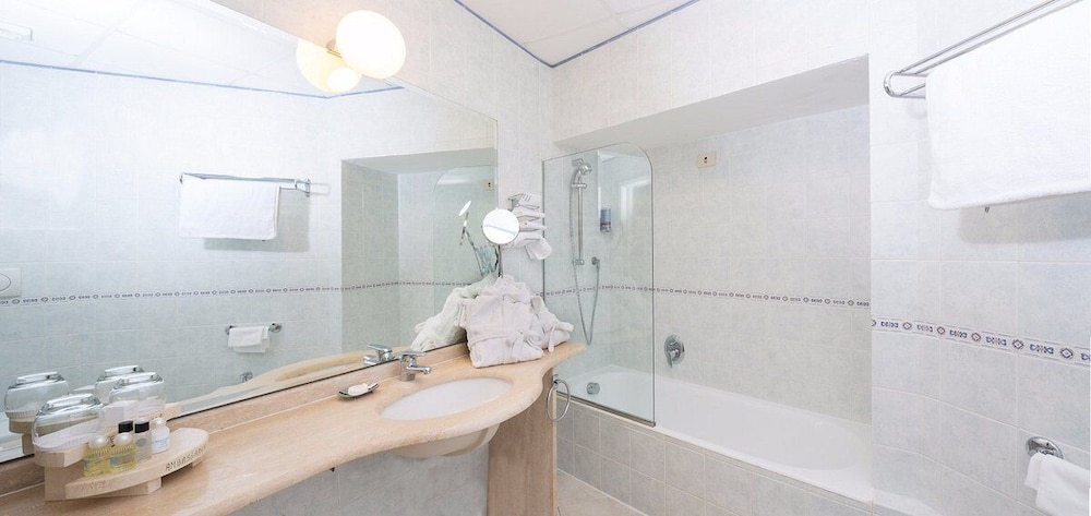 Superior Quadruple Room photo 3