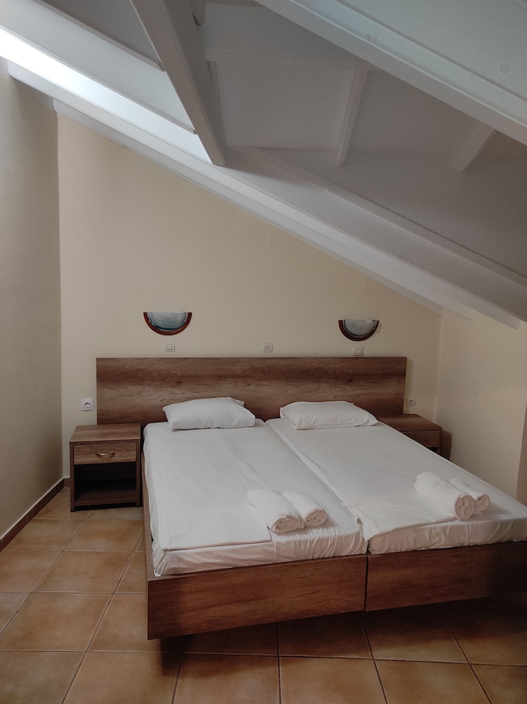 Superior Apartment, 2 Bedrooms, Partial Sea View