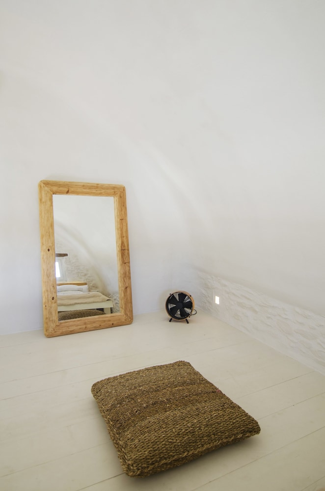 Traditional Studio (Superior) - Photo 6