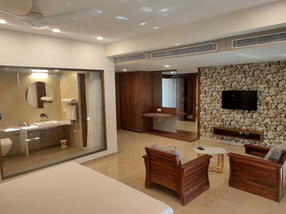 Queen Suite Room - Photo 3