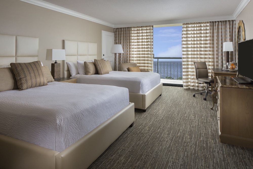 Standard Room, 2 Queen Beds photo 2