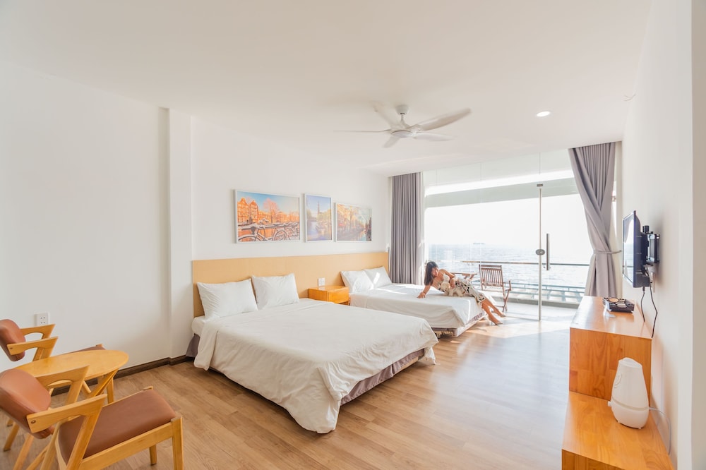 Deluxe Quadruple Room, Balcony