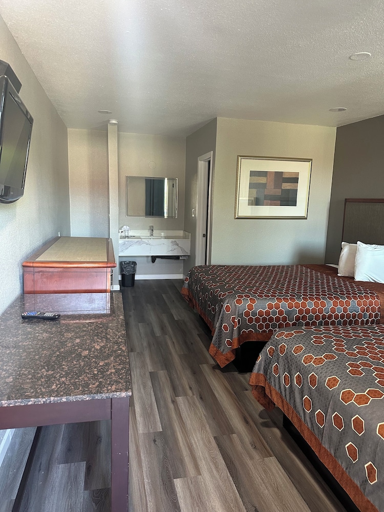 Double Room, 2 Queen Beds, Smoking photo 3
