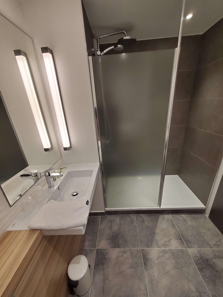 Standard Room, 2 Twin Beds - Photo 5