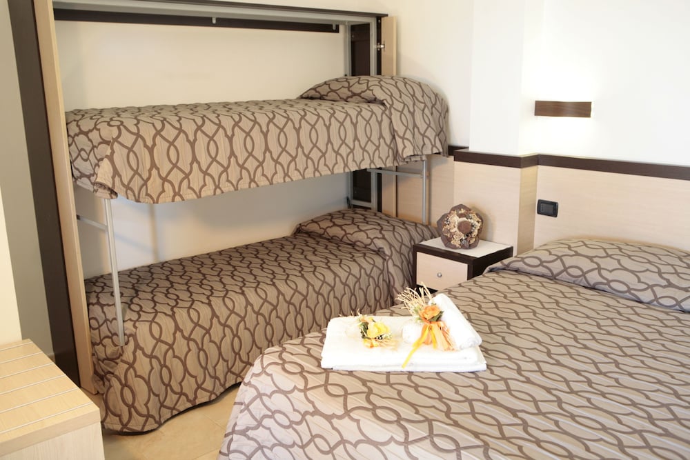 Superior Quadruple Room - Photo 1