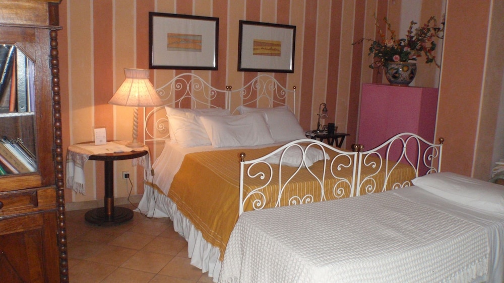 Deluxe Double Or Twin Room, Private Bathroom, Hill View photo 3
