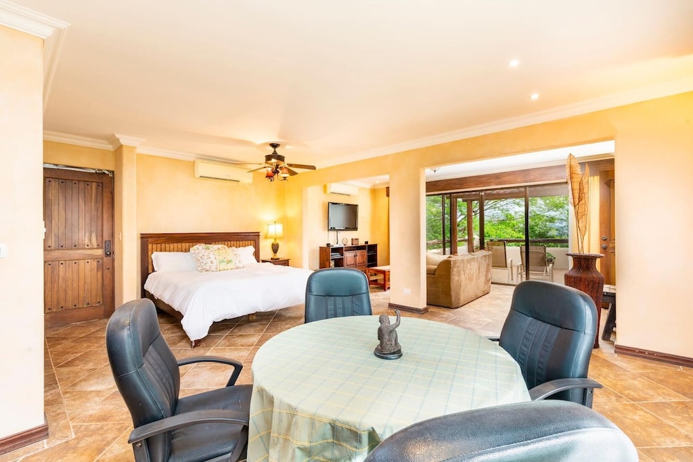 House, 4 Bedrooms, Accessible, Beach View