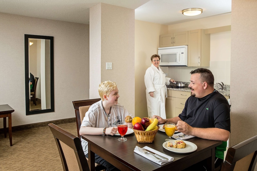 Suite, 1 Bedroom, Refrigerator & Microwave photo 1