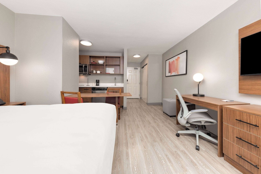 Room, 1 Queen Bed, Mobility Accessible, Non Smoking (Kitchen) photo 1
