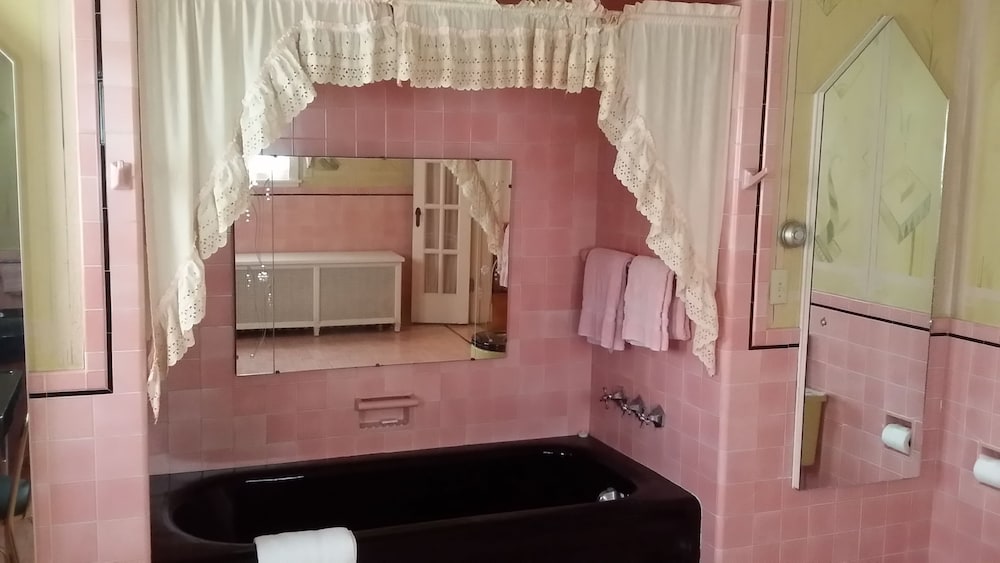 Standard Room, 1 Queen Bed (Gatsby Room) photo 3