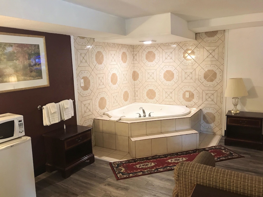Suite, 1 King Bed, Non Smoking photo 3