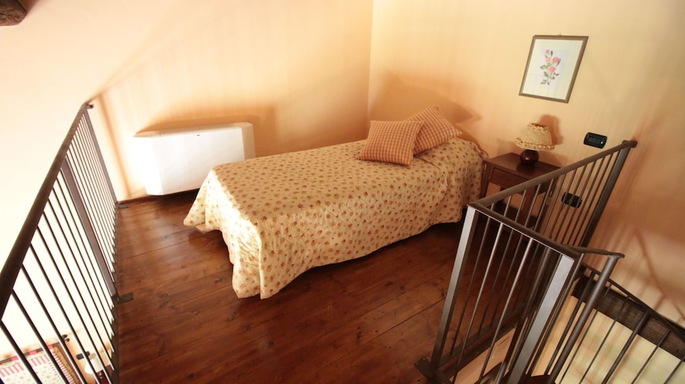 Room, Garden View