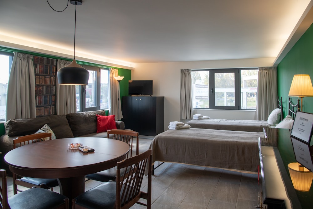 Twin Room (12)