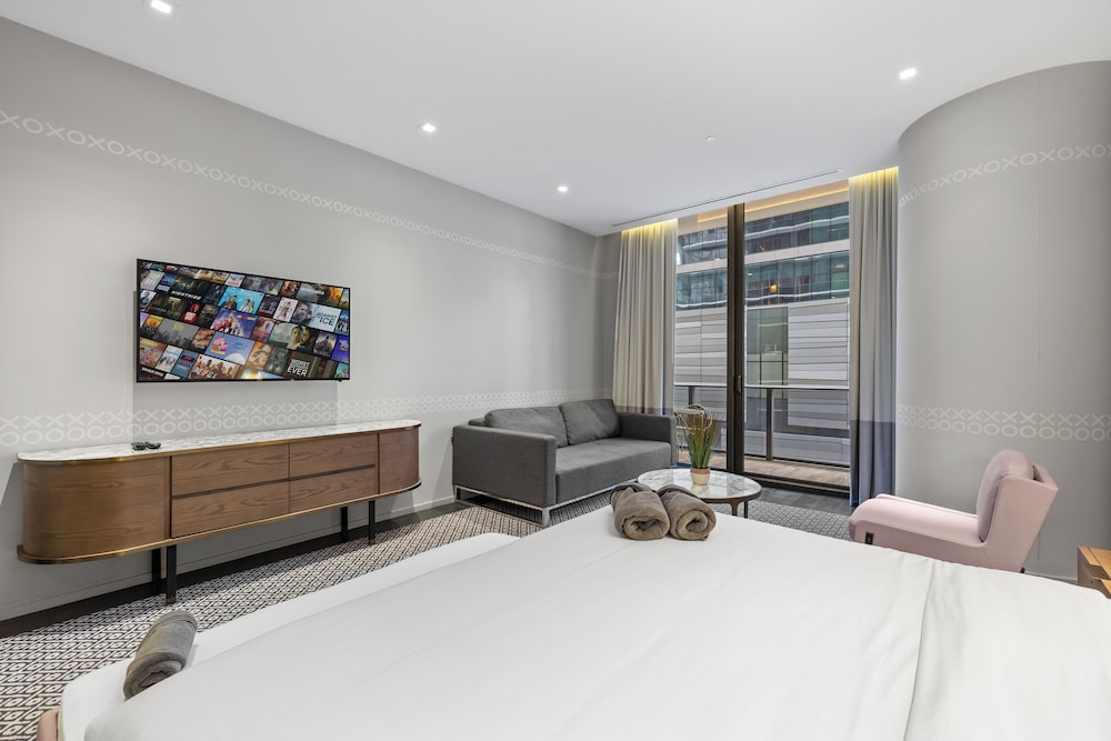 Luxury Studio Suite, Multiple Beds, Balcony, City View photo 2