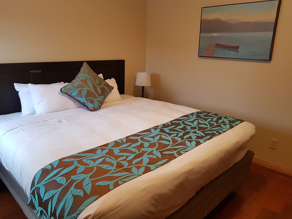 Luxury Condo, 1 Bedroom, Balcony, Mountain View photo 2