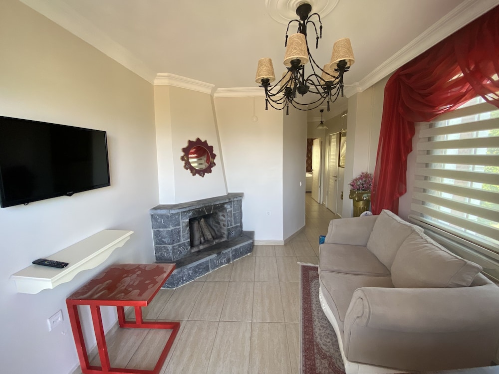 Exclusive Suite, 1 Double Bed with Sofa bed, Jetted Tub, Mountain View (Kirmizi ) photo 2