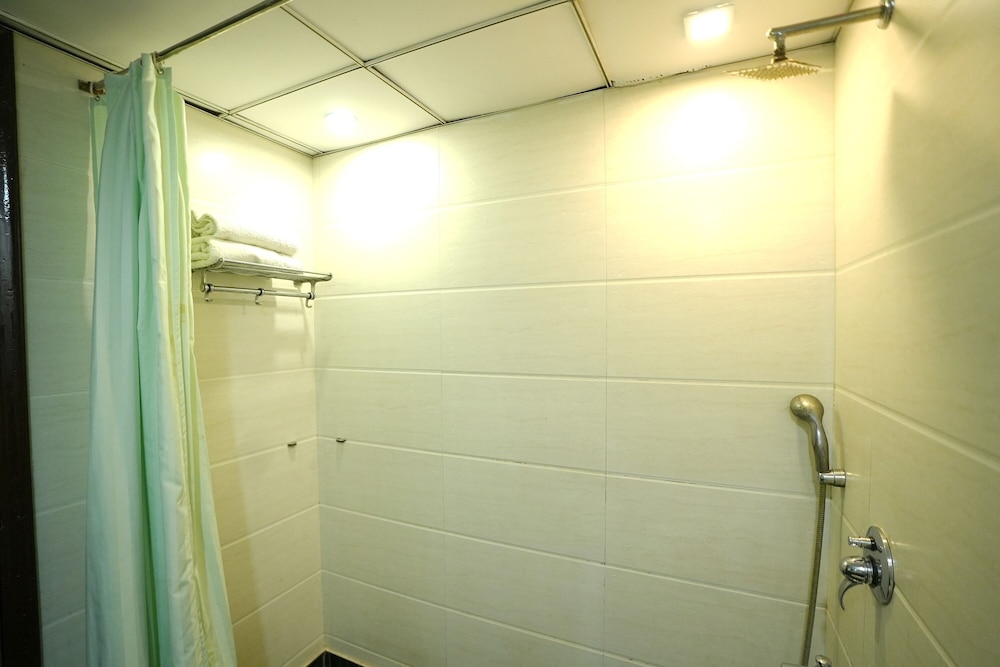 Deluxe Room - Photo 6