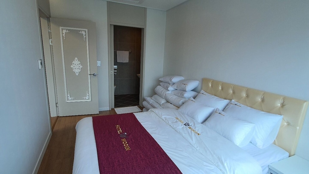 Premium Suite - Photo 12