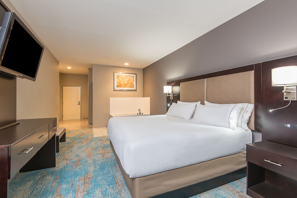 Standard Room, 1 King Bed, Jetted Tub (1BD, Feature)