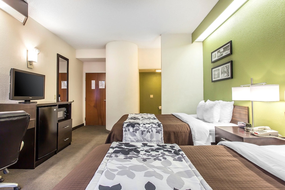 Standard Room, 2 Queen Beds, Non Smoking - Photo 1