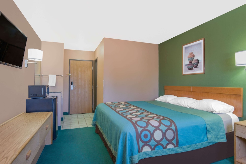 Standard Room, 1 King Bed - Photo 3