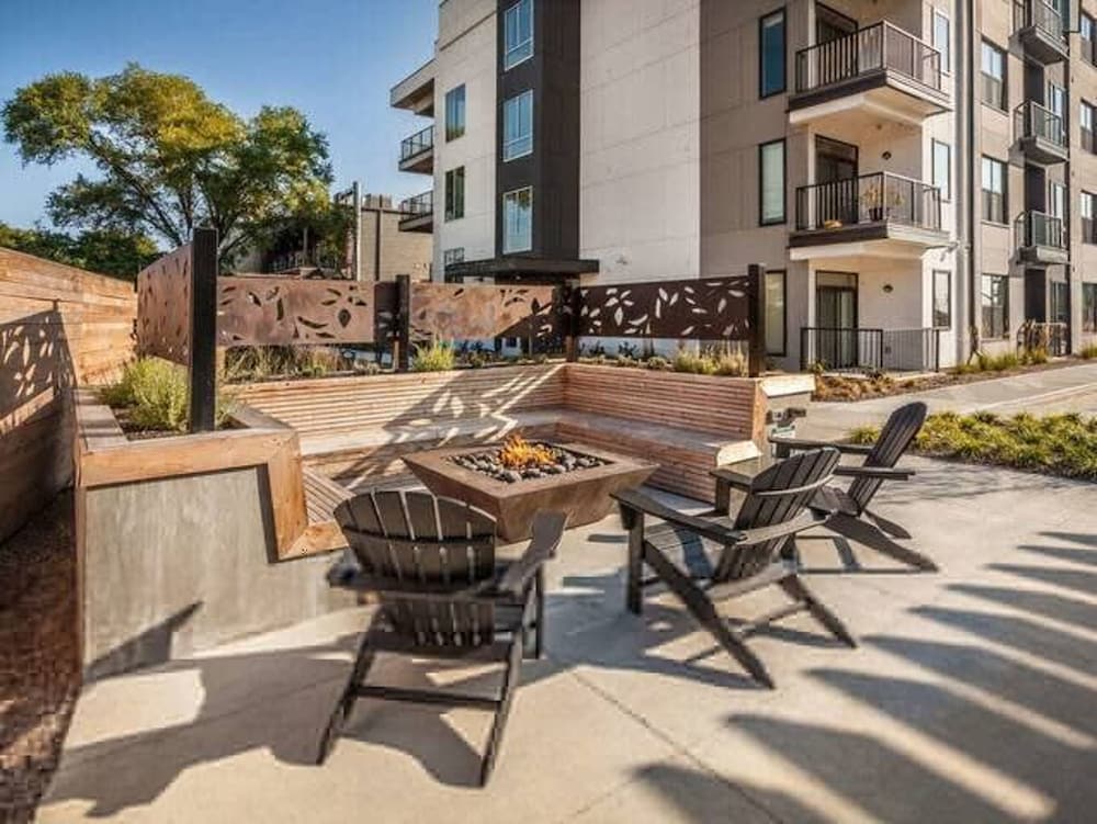 Cozysuites Stunning 4BR Next to Whole Foods, Bild 9
