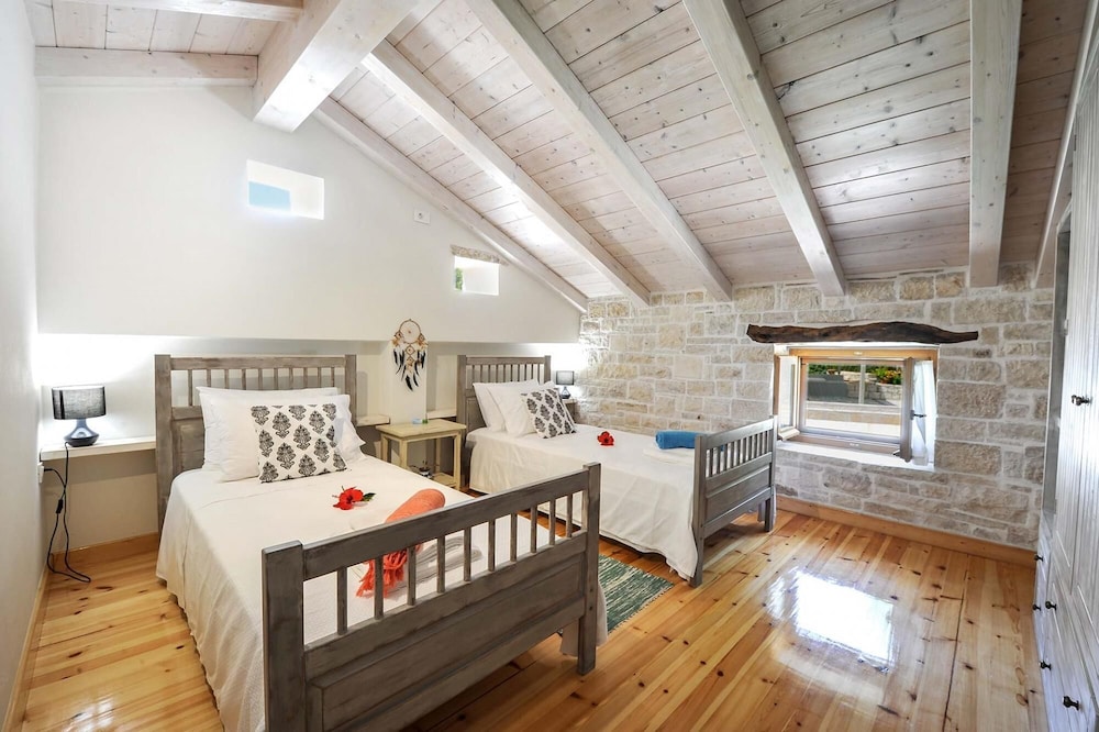 Villa photo 3
