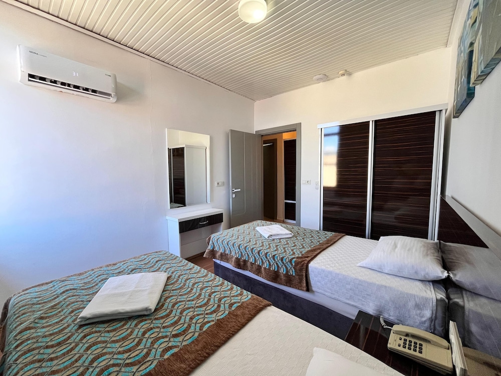 Family Room Loft (3 single beds or 1 double bed and 1 single bed) photo 2