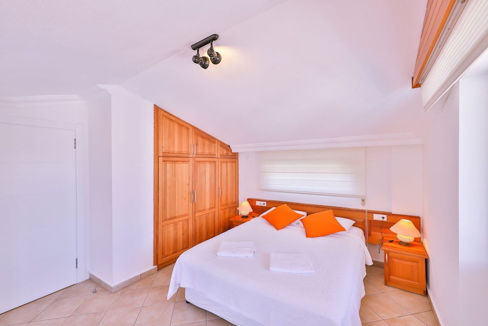 2+1 Villa Yagiz