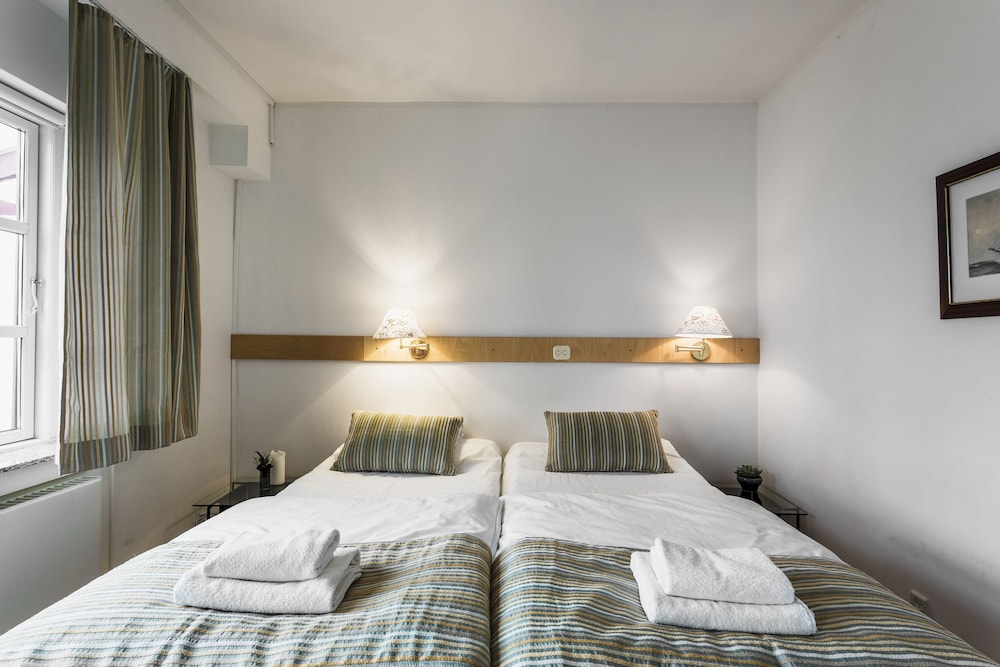 Economy Double Room, 2 Twin Beds, Non Smoking, Courtyard View photo 1