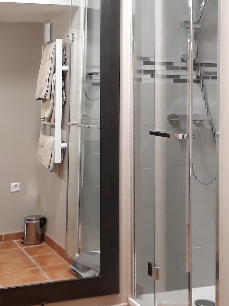Superior Double Room, Ensuite, Pool View (Chambre OLIVIER) photo 2