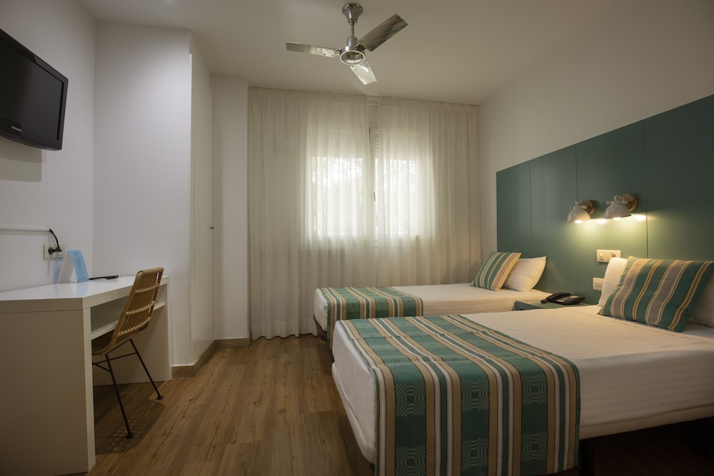 Standard Twin Room photo 3