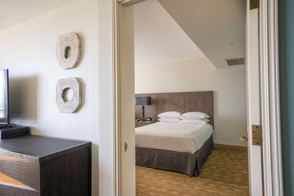 Suite, 2 Bedrooms, 2 Bathrooms, Ocean View - Photo 8