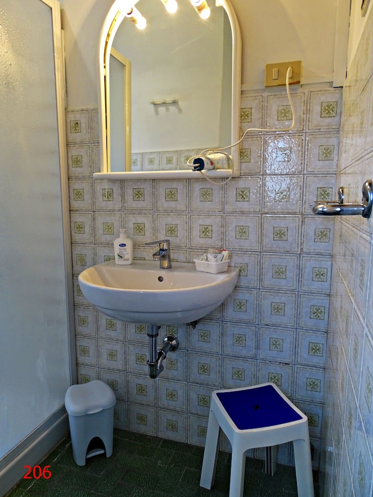 Classic Double or Twin Room - Photo 2
