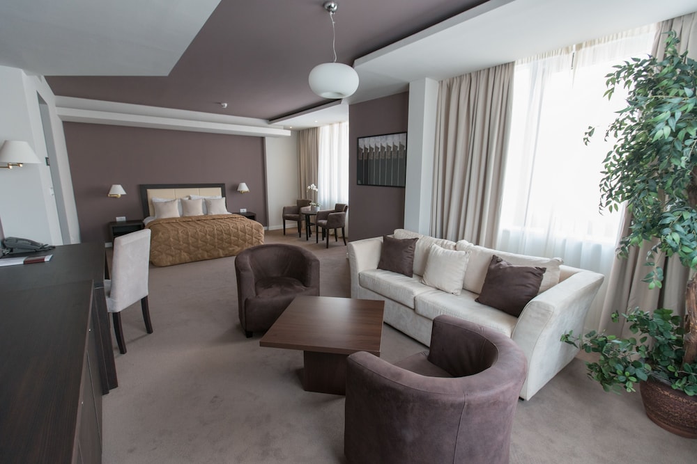 Family Room photo 3