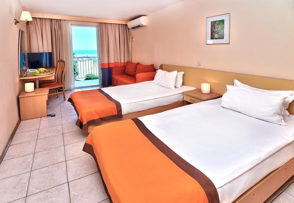 Double Room with Partial Sea View photo 1