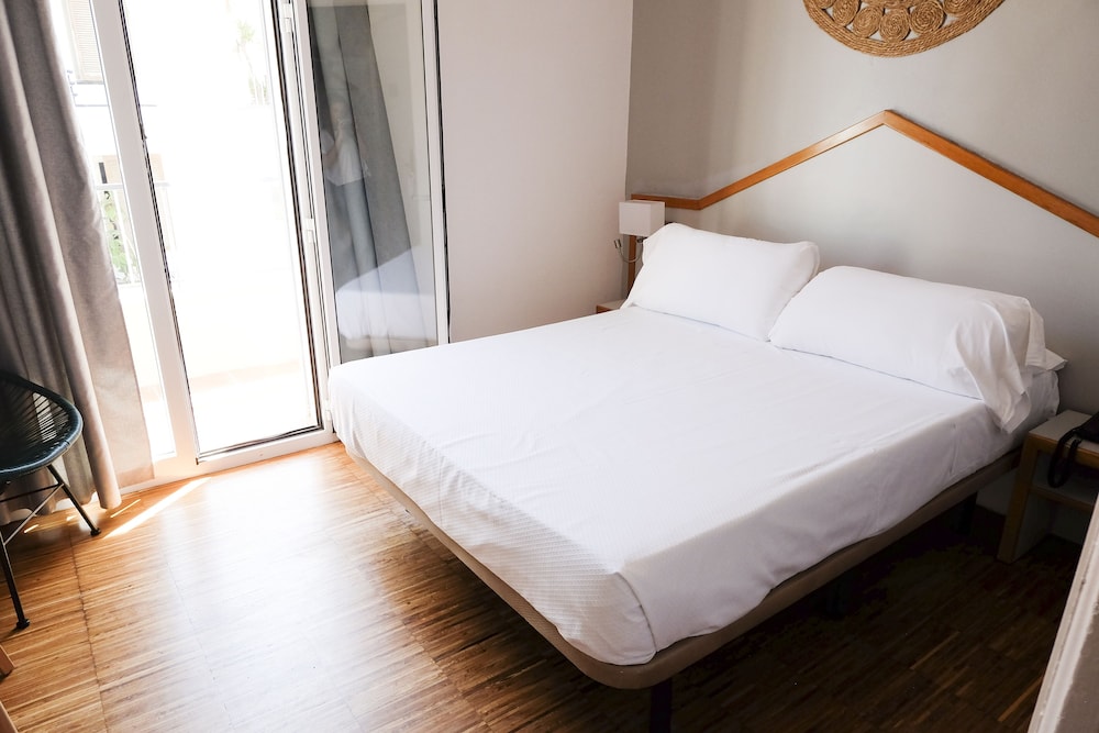 Standard Double Room, Balcony - Photo 8