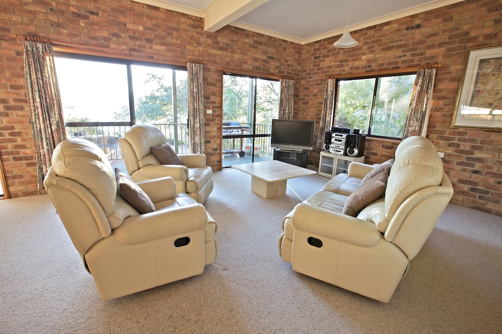 Lakeside Apartment photo 3