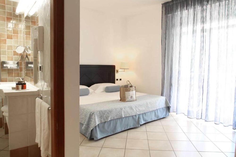 Junior Suite, Sea View (For 3 People) - Photo 4