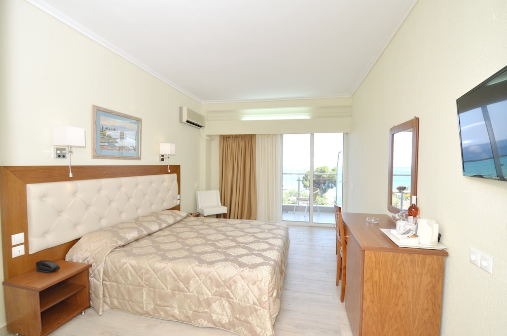 Superior Double or Twin Room, Sea View photo 3