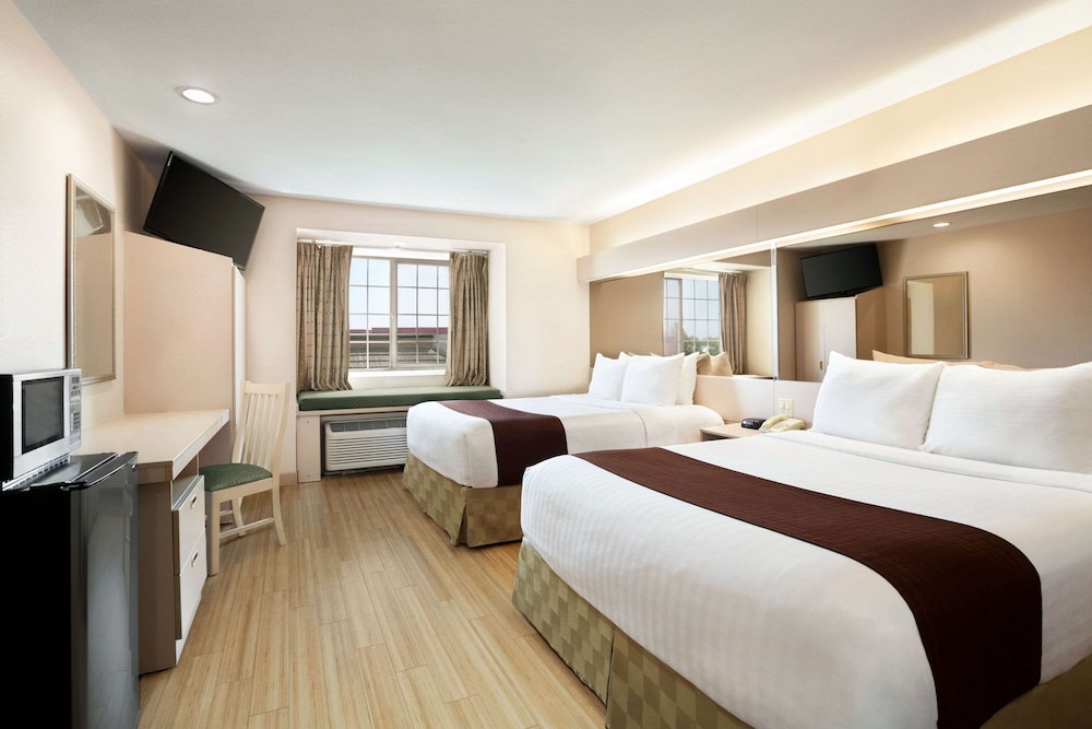 Standard Room, 2 Queen Beds - Photo 1