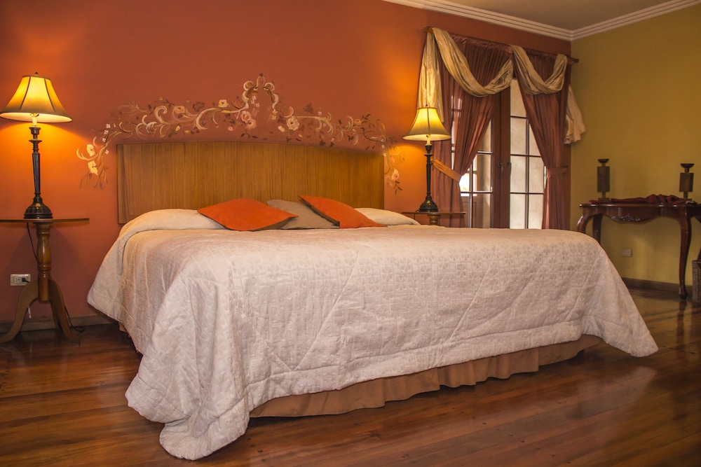 Honeymoon Double Room, 1 King Bed, Non Smoking, City View photo 3