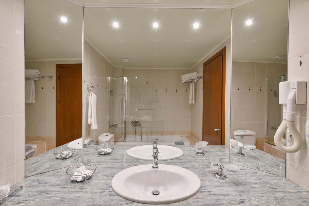 Executive Triple Room, Partial Sea View photo 2