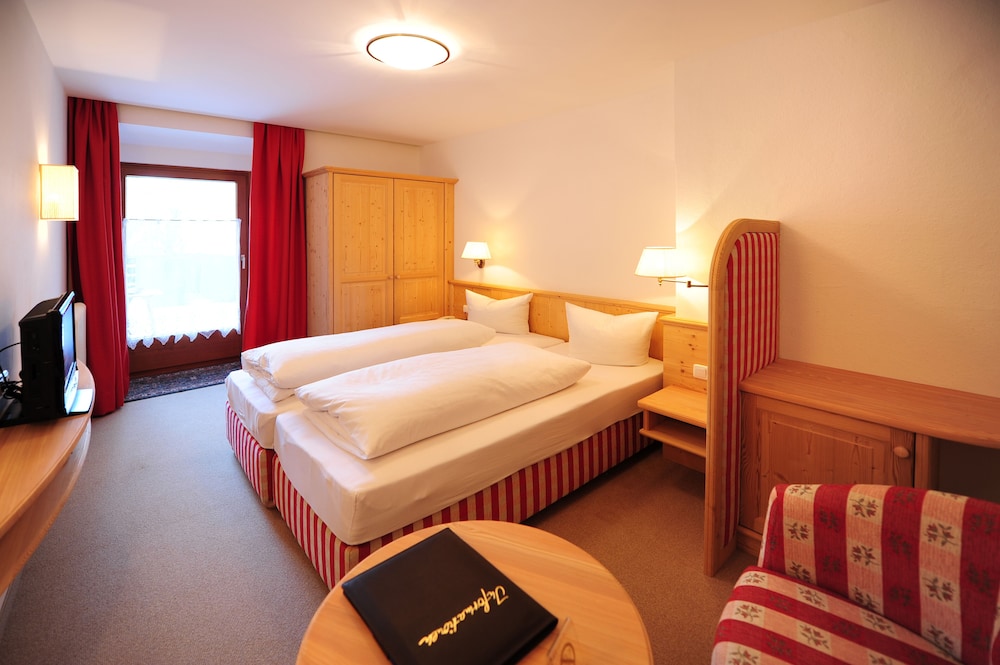 Traditional Double Room , Street View photo 1
