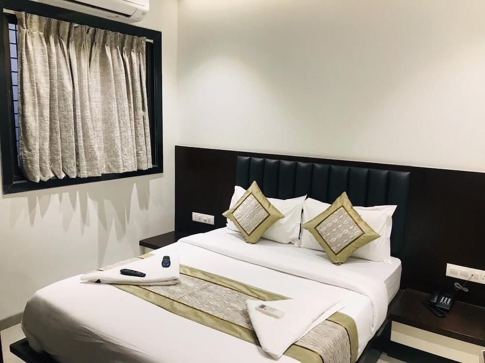 Deluxe Room - Photo 15