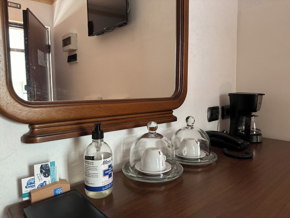 Business Double Room Single Use - Photo 16