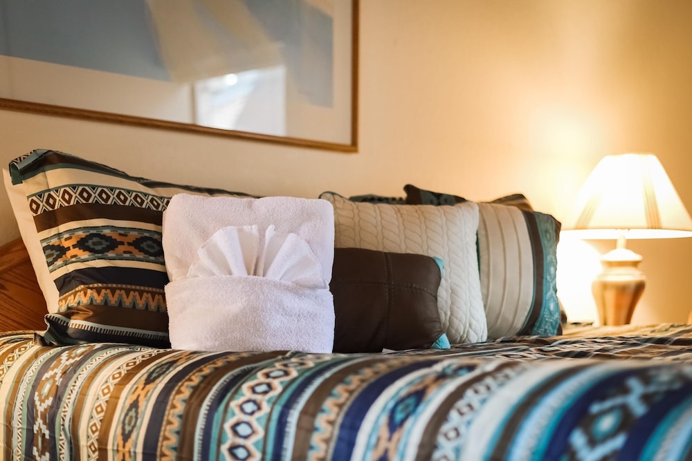 Condo, Multiple Beds (Lakeland Village #401)