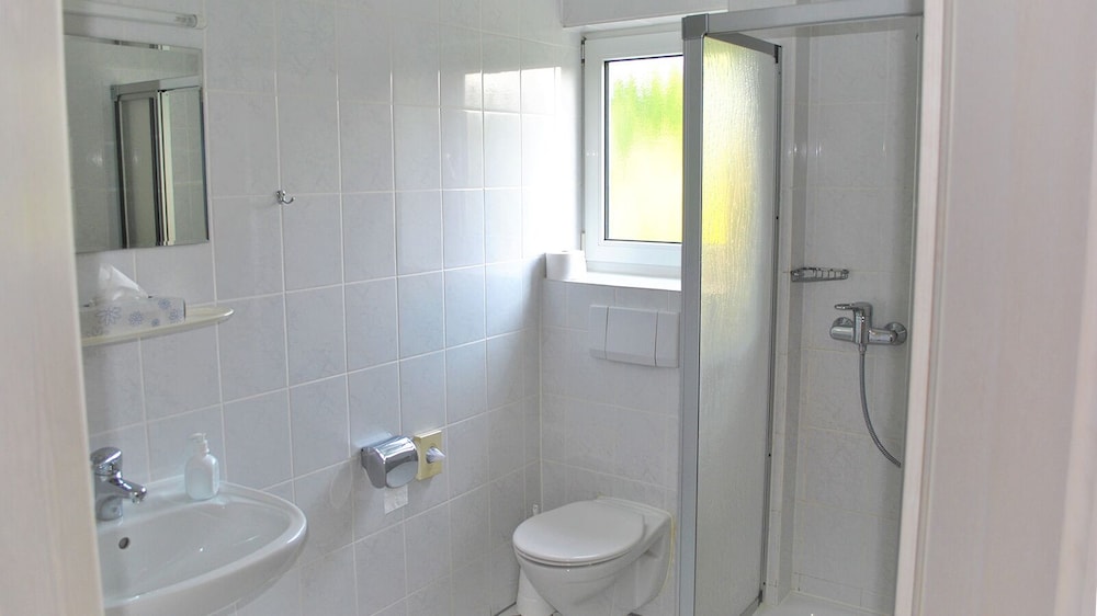 Single Room - Photo 8