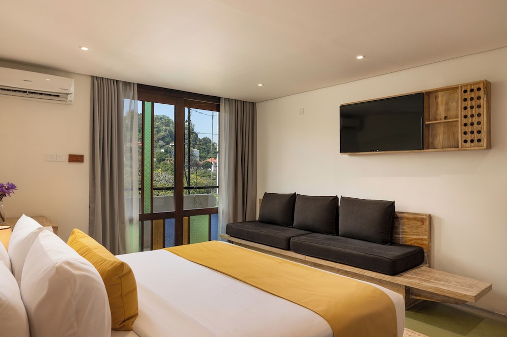 Deluxe Double Room, Balcony, Lake View