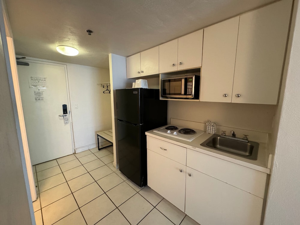 Deluxe Room, 2 Queen Beds, Kitchenette, Oceanfront - Photo 5
